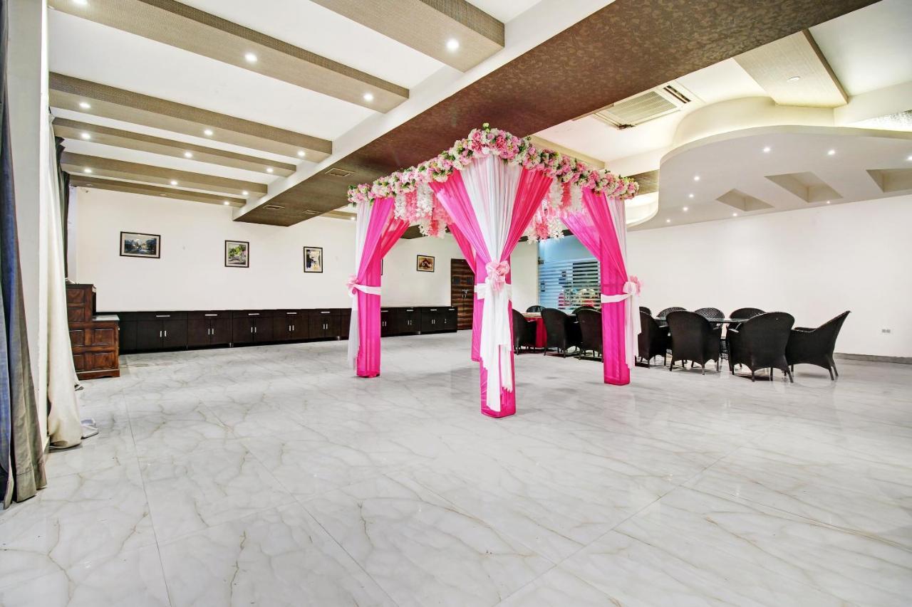 Hotel Vrindavan Sultānpur Exterior foto