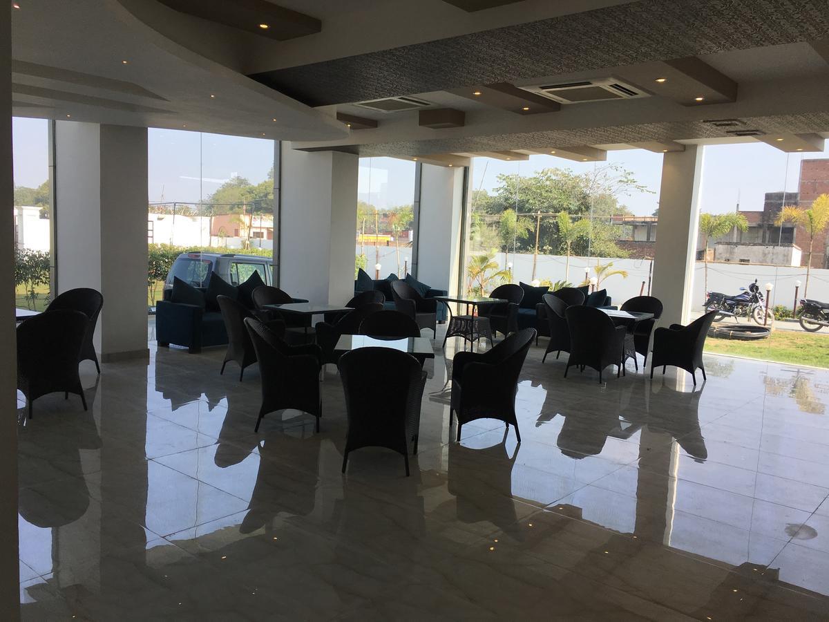 Hotel Vrindavan Sultānpur Exterior foto